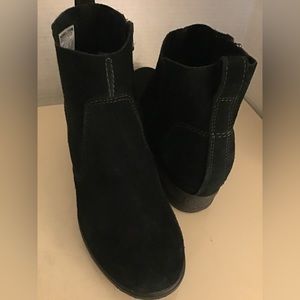 Sorel women black suede Evie ankle boots  US 9